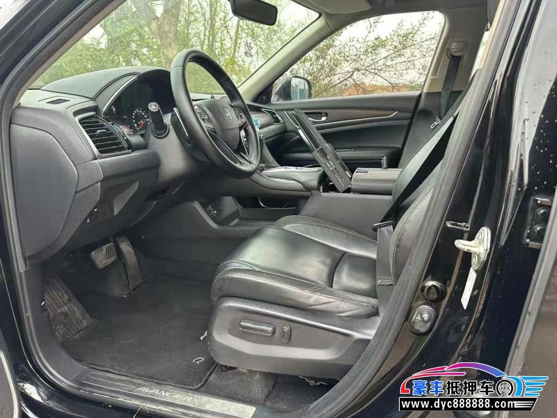 17年本田冠道轿车抵押车出售