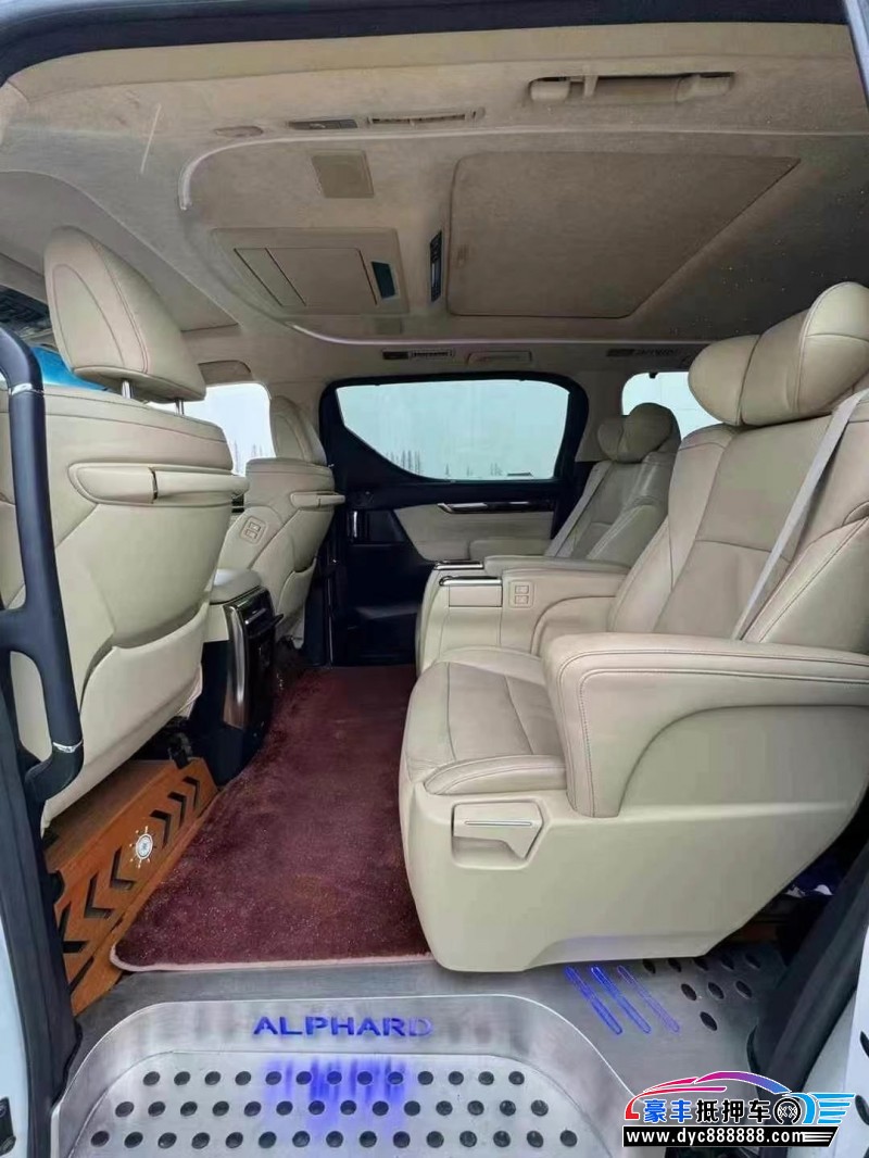 17年丰田埃尔法轿车抵押车出售