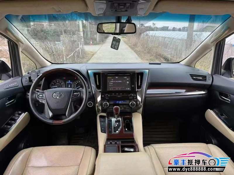 17年丰田埃尔法轿车抵押车出售