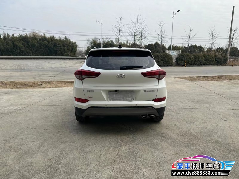 17年现代途胜轿车抵押车出售