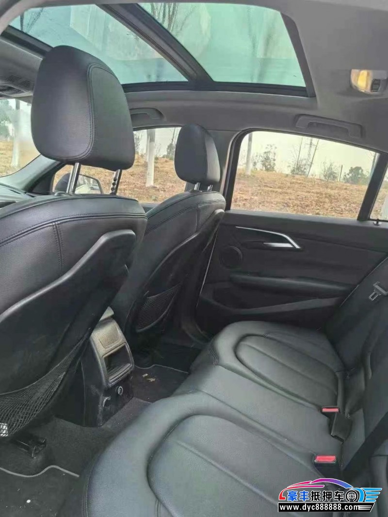 18年宝马1系轿车抵押车出售