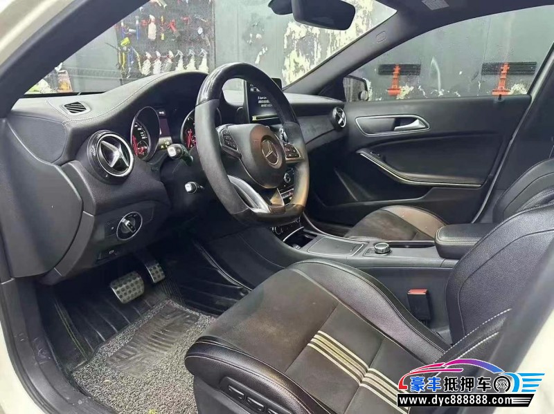 18年奔驰GLA轿车抵押车出售