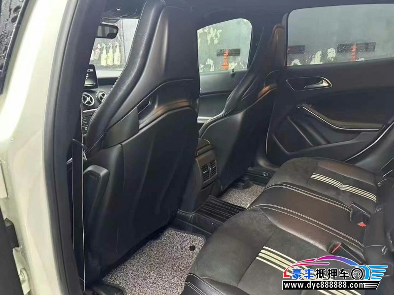 18年奔驰GLA轿车抵押车出售