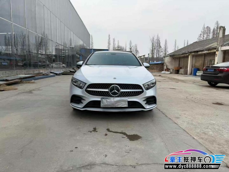 21年奔驰A轿车抵押车出售