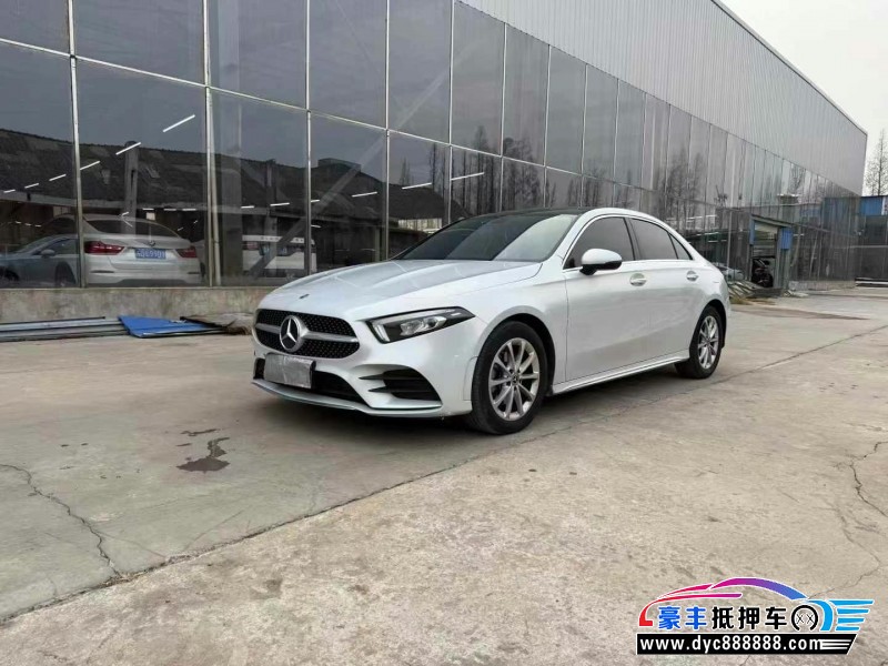 21年奔驰A轿车抵押车出售