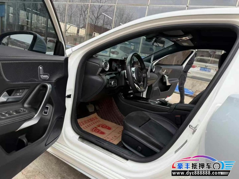 21年奔驰A轿车抵押车出售