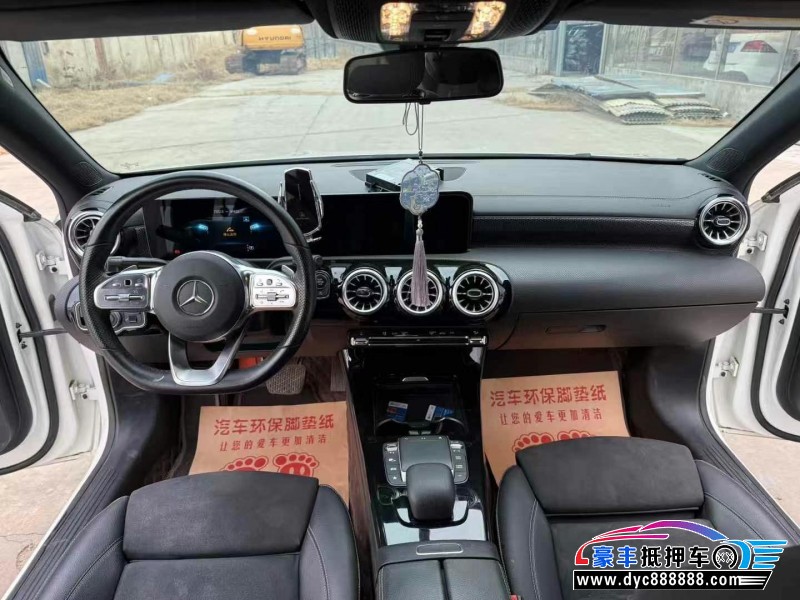 21年奔驰A轿车抵押车出售