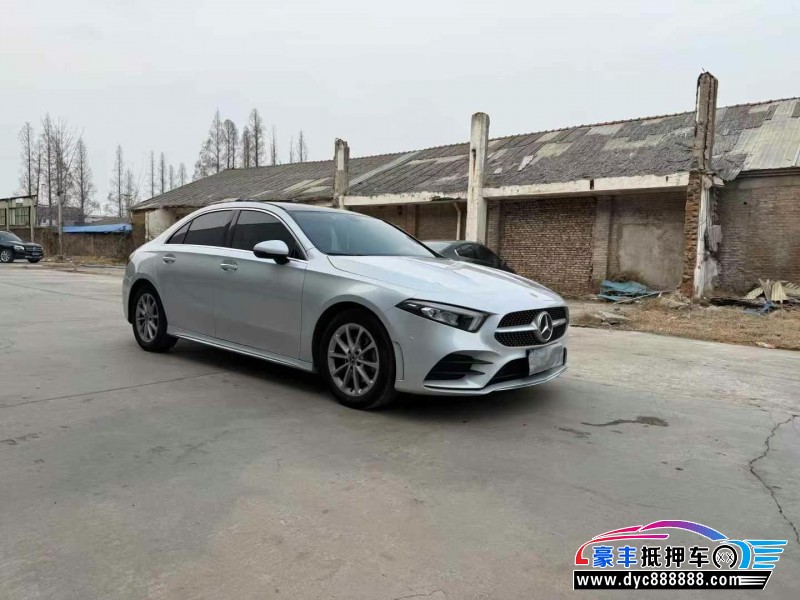 21年奔驰A轿车抵押车出售