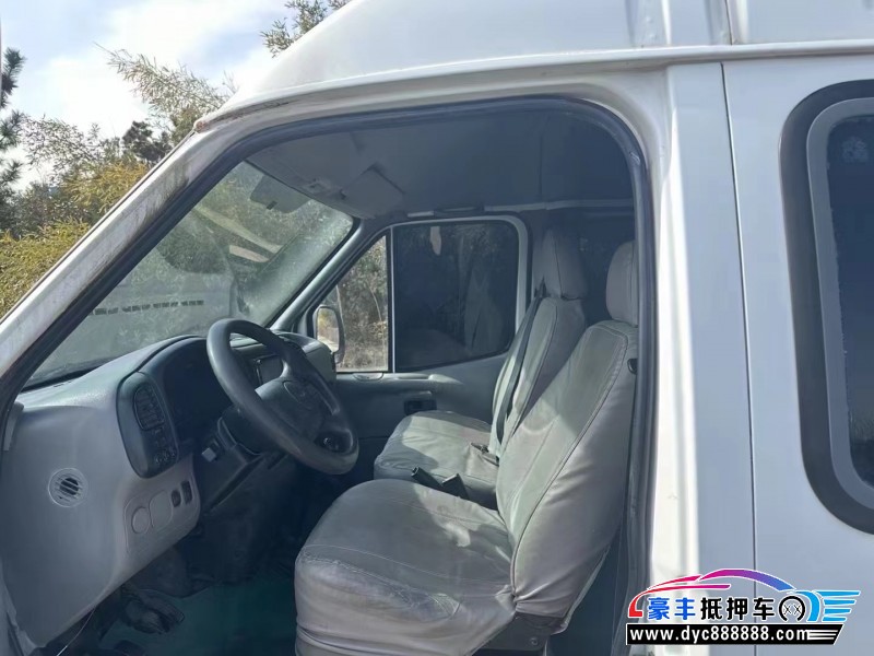 13年福特全顺轿车抵押车出售