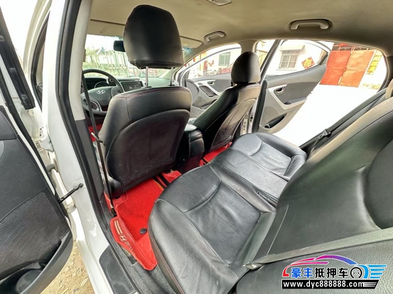 16年现代朗动轿车抵押车出售