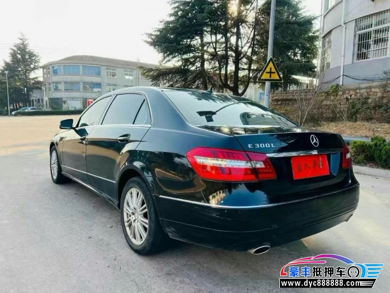 12年奔驰E轿车抵押车出售