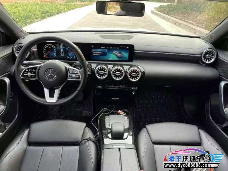 21年奔驰A轿车抵押车出售