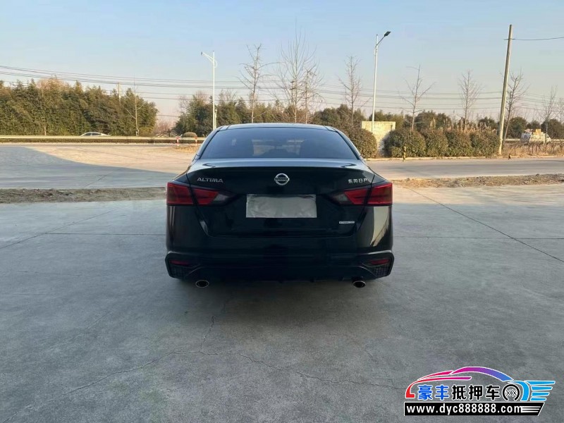 22年日产天籁轿车抵押车出售