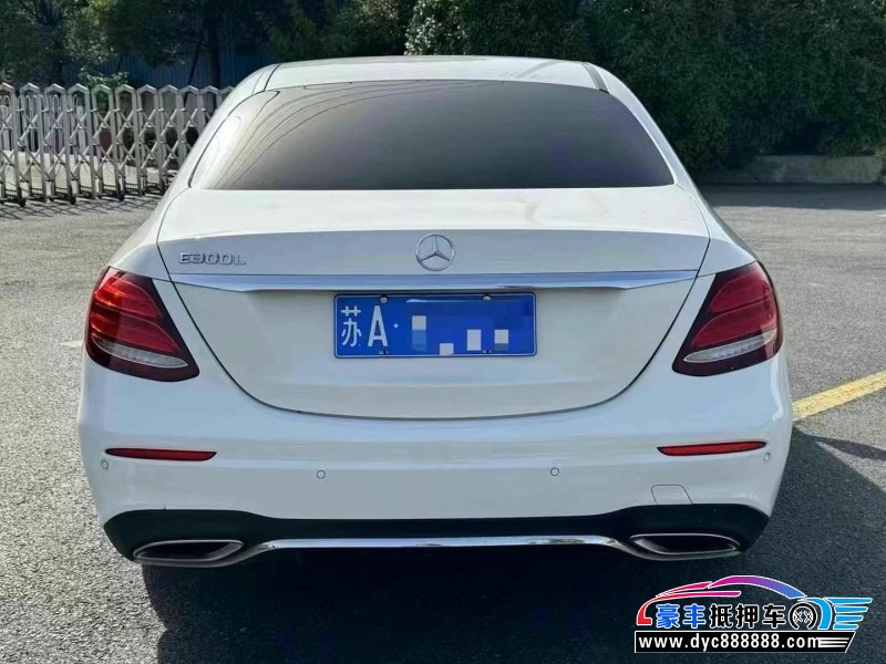 17年奔驰E轿车抵押车出售