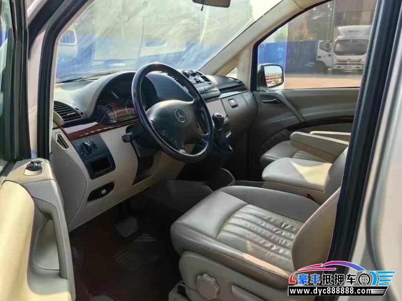 17年奔驰唯雅诺轿车抵押车出售