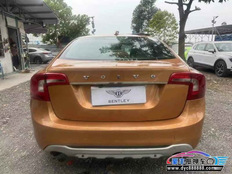 12年沃尔沃S60轿车抵押车出售