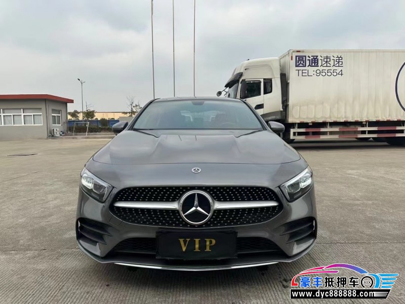 22年奔驰A轿车抵押车出售