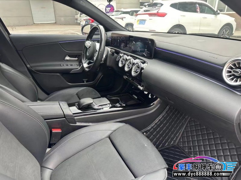 22年奔驰A轿车抵押车出售