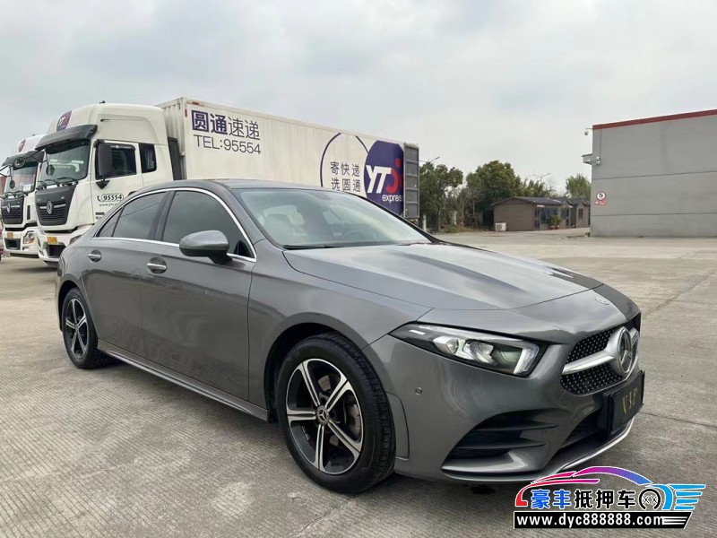 22年奔驰A轿车抵押车出售