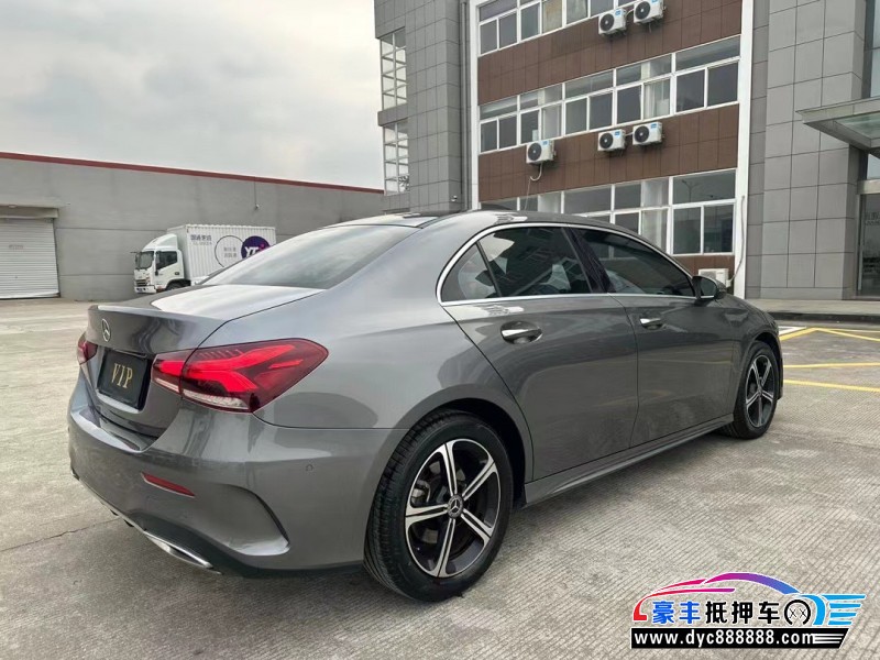 22年奔驰A轿车抵押车出售