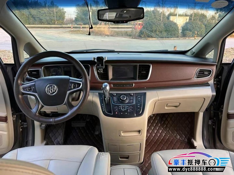 16年别克GL8轿车抵押车出售