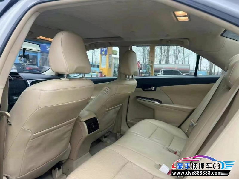 17年丰田凯美瑞轿车抵押车出售