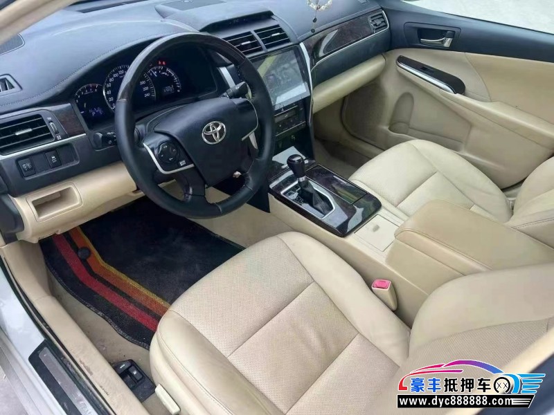 17年丰田凯美瑞轿车抵押车出售