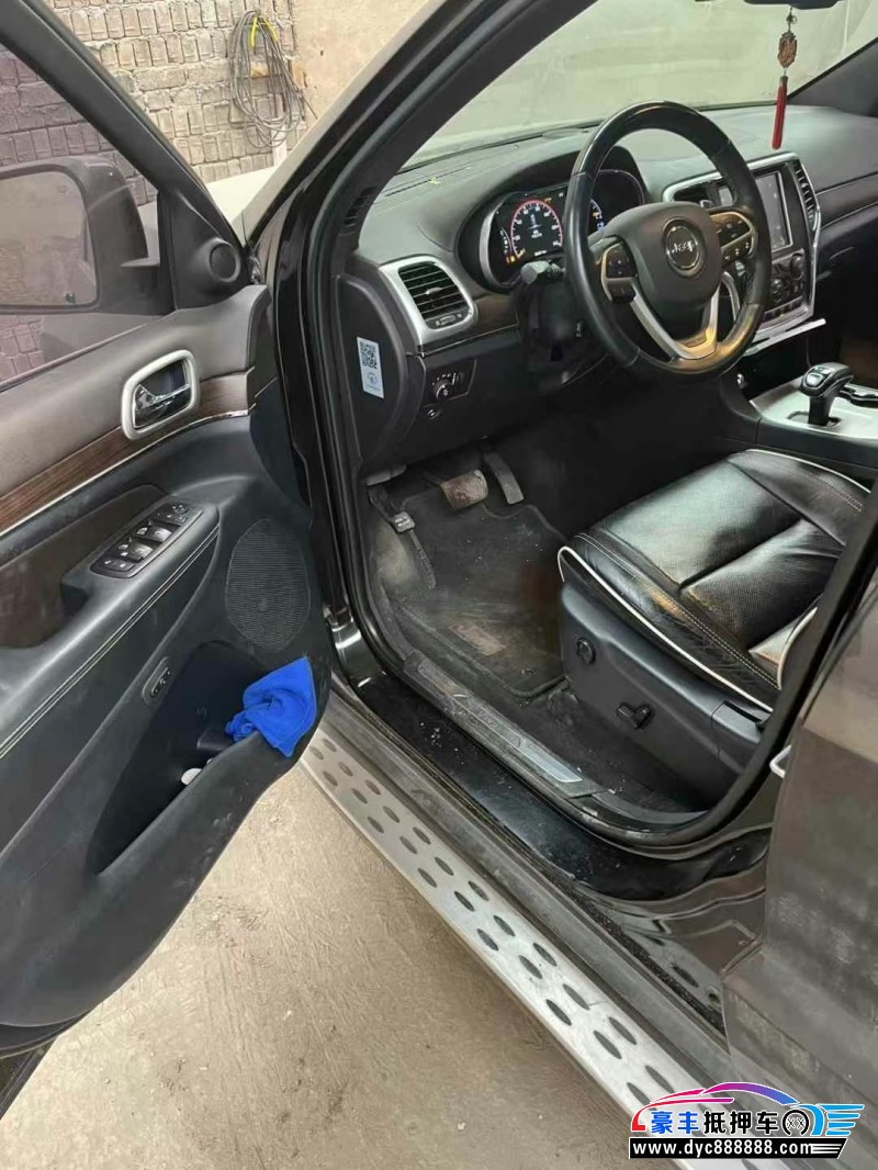 16年Jeep大切诺基轿车抵押车出售