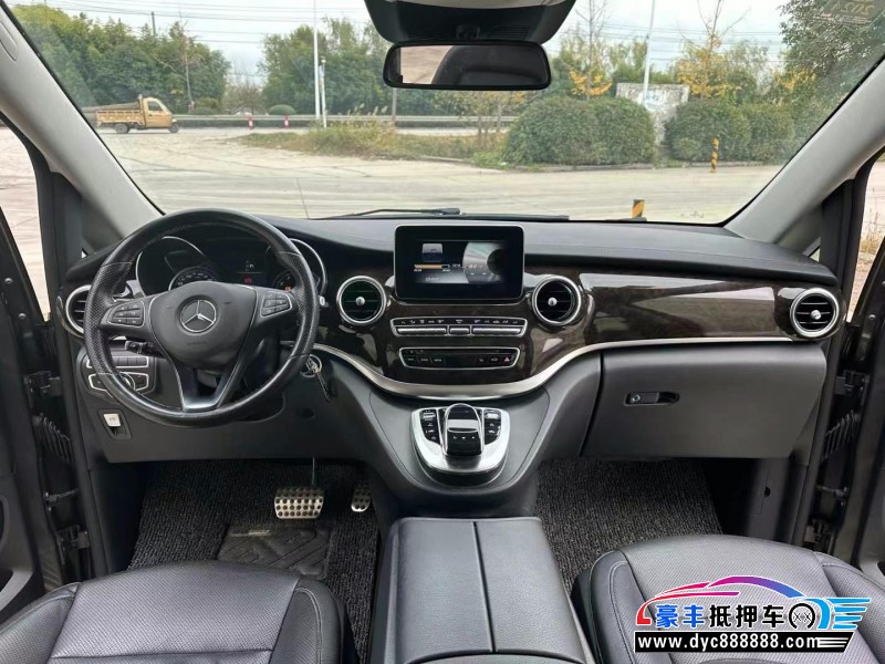 18年奔驰V轿车抵押车出售