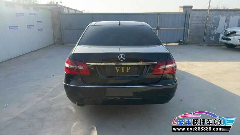 13年奔驰E轿车抵押车出售
