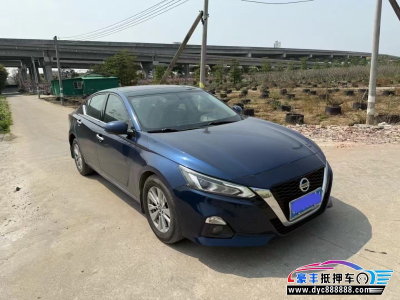 19年日产天籁轿车抵押车出售