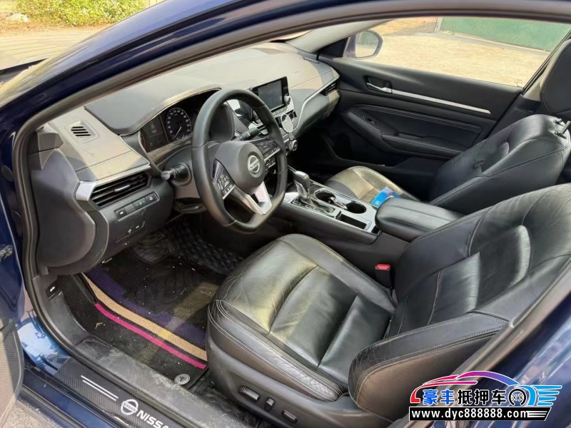 19年日产天籁轿车抵押车出售