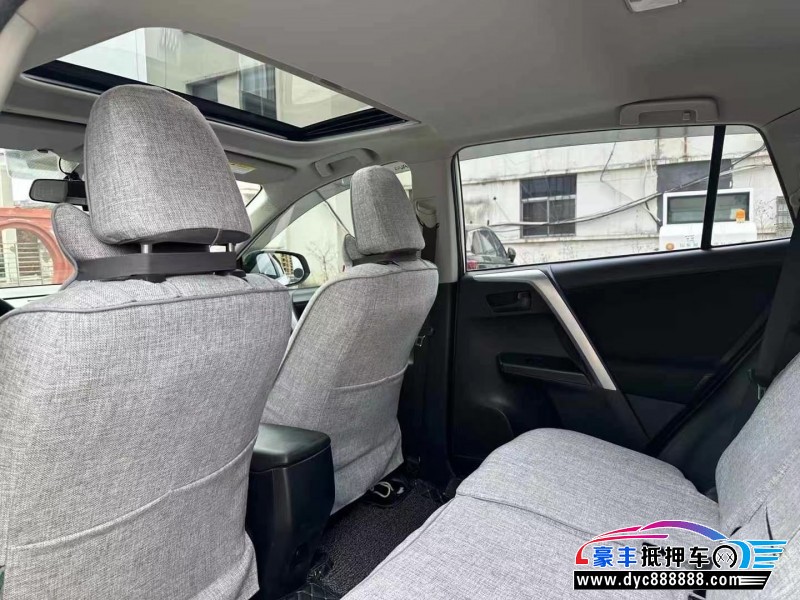 16年丰田RAV4荣放轿车抵押车出售