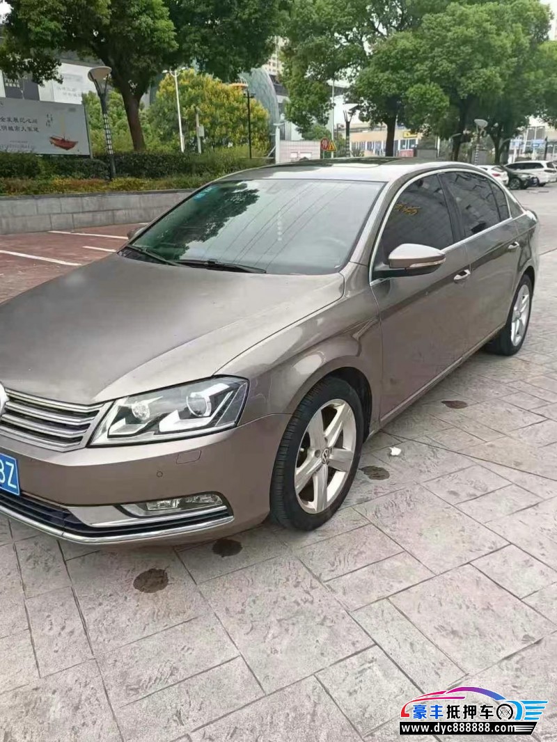 16年大众迈腾轿车抵押车出售