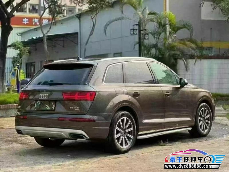 17年奥迪Q7轿车抵押车出售