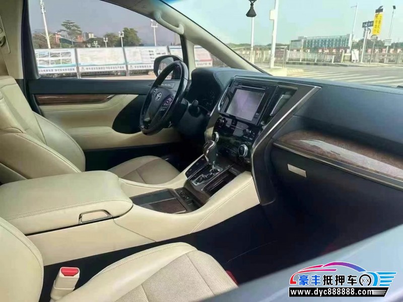 17年丰田埃尔法轿车抵押车出售