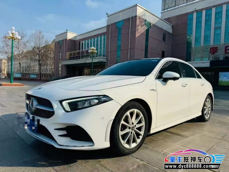 19年奔驰A轿车抵押车出售