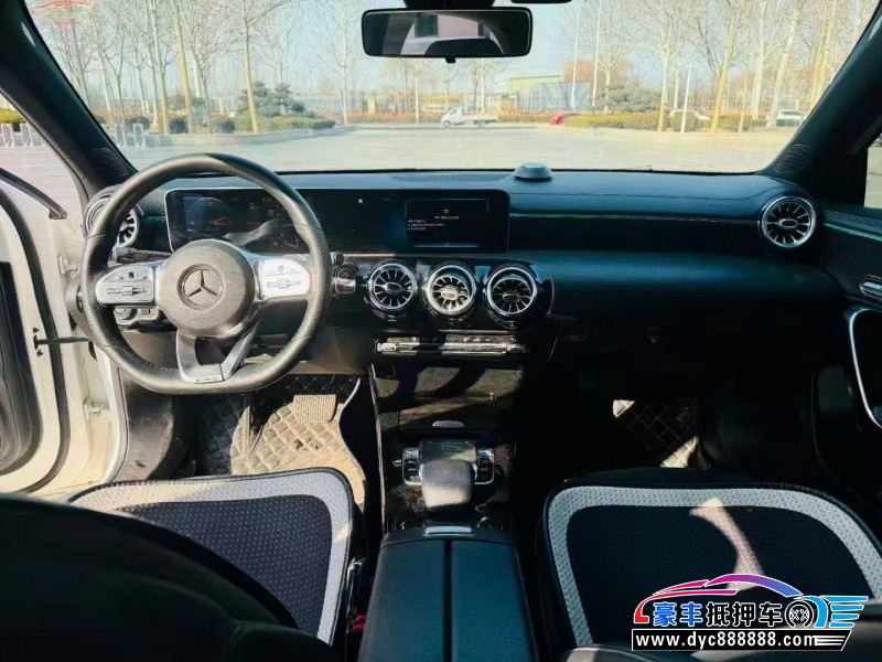 19年奔驰A轿车抵押车出售