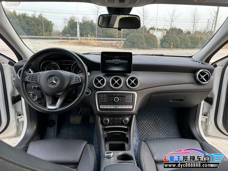 18年奔驰GLA轿车抵押车出售