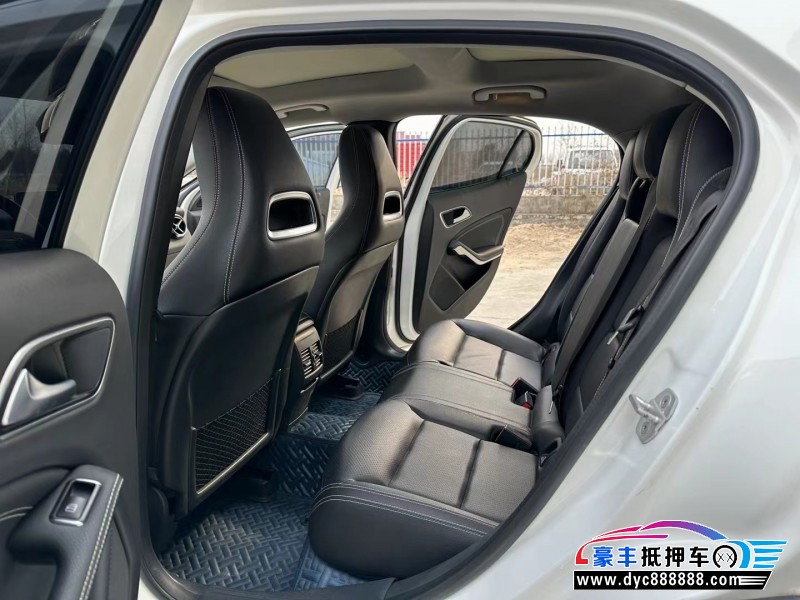 18年奔驰GLA轿车抵押车出售