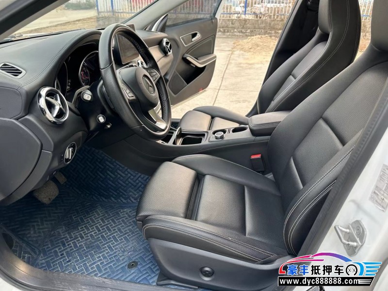 18年奔驰GLA轿车抵押车出售