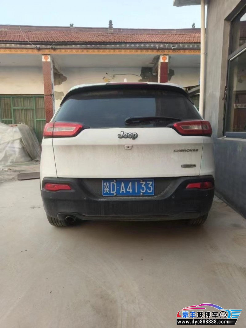 17年Jeep自由光轿车抵押车出售