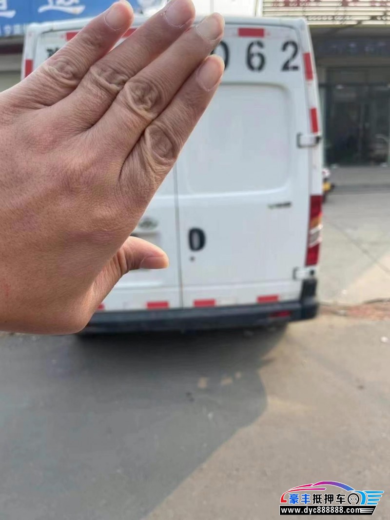 21年上汽大通V80轿车抵押车出售