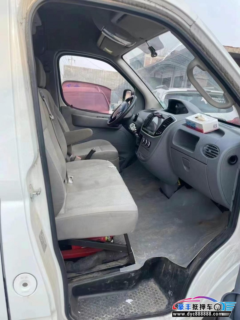 21年上汽大通V80轿车抵押车出售