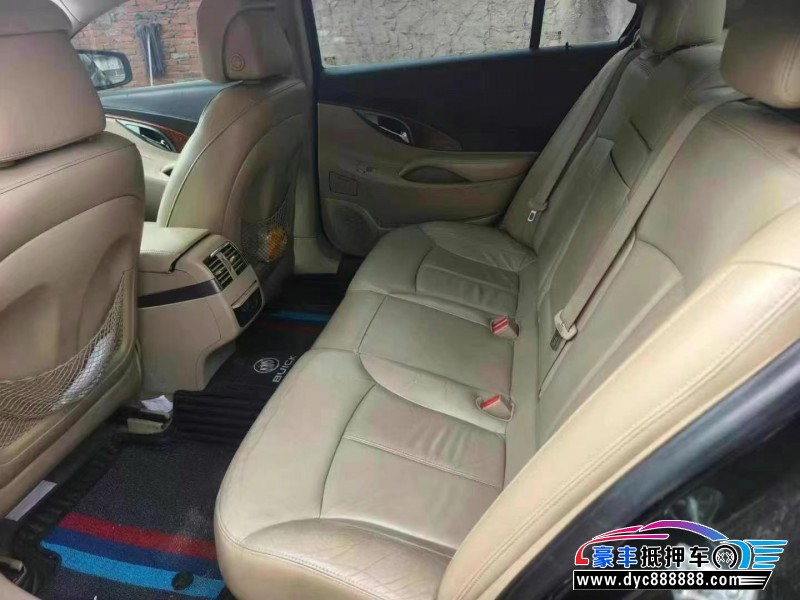 13年别克君越轿车抵押车出售