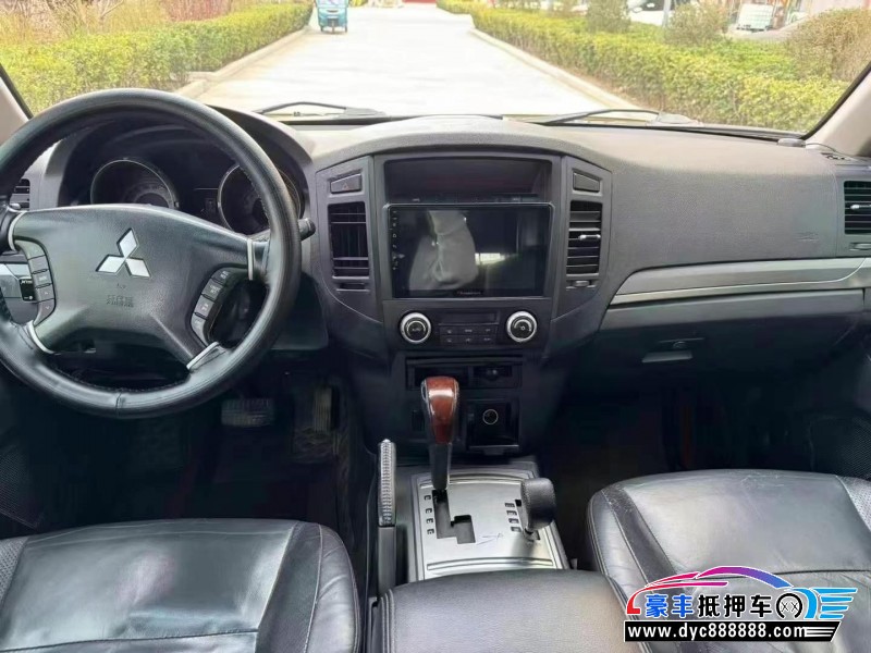 11年三菱帕杰罗轿车抵押车出售