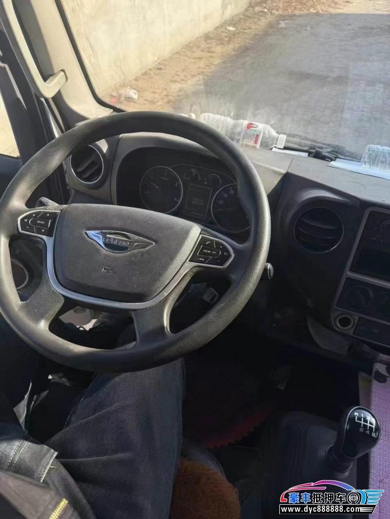 22年福田领航轿车抵押车出售