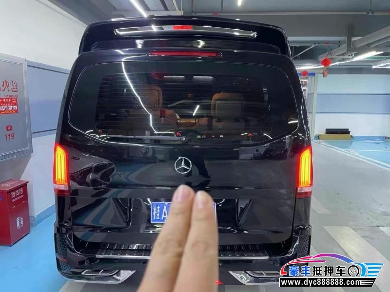 18年奔驰威霆轿车抵押车出售