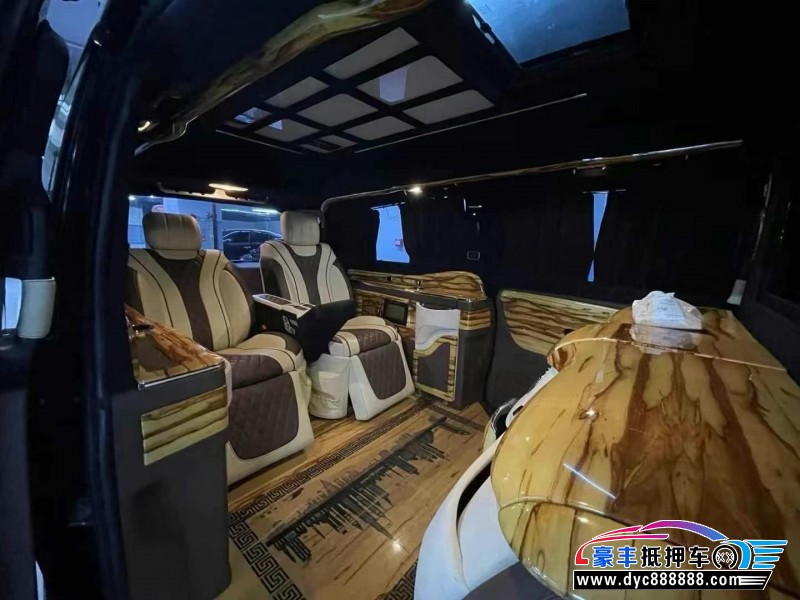 18年奔驰威霆轿车抵押车出售