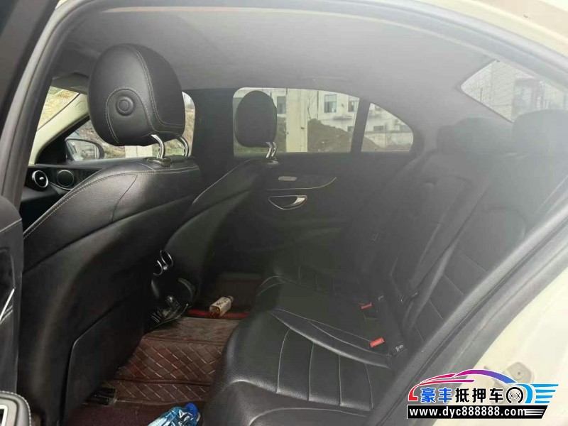 16年奔驰C轿车抵押车出售